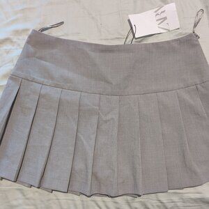 Zara gray pleated mini skirt (Size M)